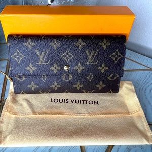 Louis Vuitton Louis Vuitton Portefeuille International Monogram Wallet